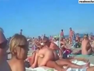 Offentlig naken strand swinger smutsiga film i sommar 2015