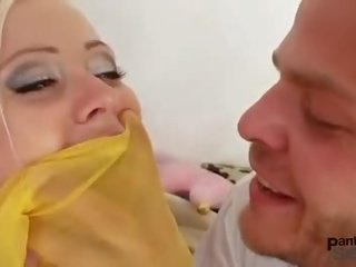 Blondine bibi gemeen panty seks film rechts door nylonkousen