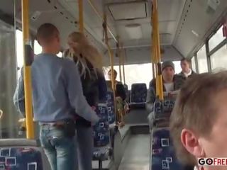 Lindsey olsen tyłek pieprzony na the publiczne bus; amatorskie, blondynka, robienie loda, autobus seks, wytrysk, naturalny cycek
