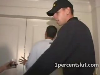 Brünette saugt officers mitglied damit sie bf wont erhalten arrested