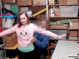 Shoplifter april reid fucks kámo na platit ji ukradený jewelry