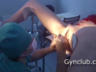 A diáklány -ban a piros ruha nál nél a gynecologist