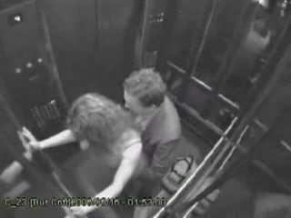 Хтивий пара отримувати чудова в це elevator кліп