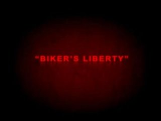 Biker\'s liberty. 剃っていない 少年 ジャックオフ