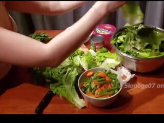 Foodporn ep.1 noodles a nudes- číňan teenager cooks v dámské spodní prádlo a saje bbc pro dessert 4k ã§ââ¹ã©â¥âªã¨â¡â¨ã¦â¼â xxx film filmů