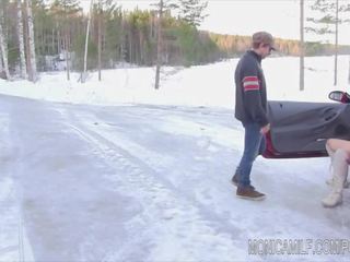 Auto breakdown per lascivo monicamilf in il norvegese winter