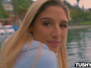 Tushyraw abella danger má ji perfektní prdel dominated