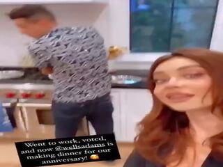 Sarah hyland selfish w iść w koszula w dom: darmowe hd x oceniono wideo d0