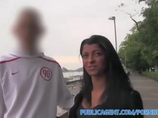 Agente pubblico attraente bruna scopata in albergo come suo bf attese fuori