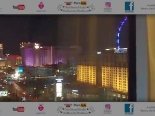 他妈的 vegas 通话 女孩 皮革 & 链 物神 狗交媾般 丁字裤 他妈的 大 圆 拉丁 屁股