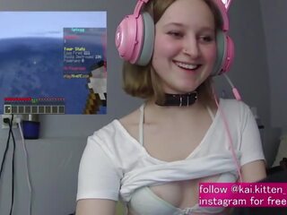 Gamer young woman spanks for every respawn and cums while playing minecraft ulylar uçin film klipler