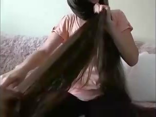 Δελεαστικός μακρύς μαλλιά μελαχρινός/ή hairplay μαλλιά brush υγρός μαλλιά
