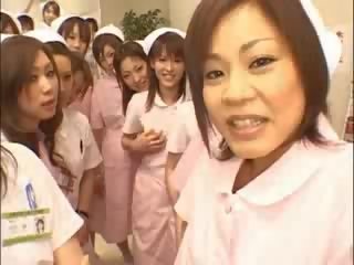 Aziatisch verpleegkundigen geniet seks film op top