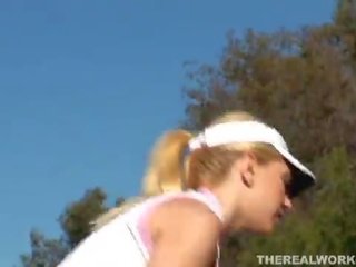 Rozkošné prsnaté stunner dostane fucked ťažký shortly thereafter ju golf lessons
