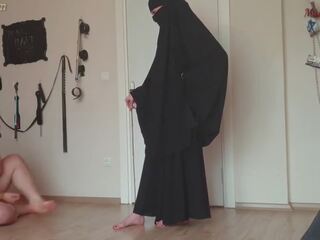 Musulmonas mergina canes storas vergas