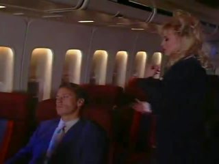 Kaitlyn ashley yläosattomissa stewardesses