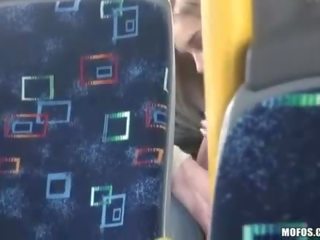 Youth műsorok egy pár amelynek felnőtt film -ban a busz