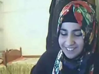 Mov - hijab darling showing bokong on web kamera