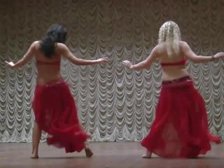 Ayna, teşhirci, güzel, büyük ğöğüslü bağladılar dancers