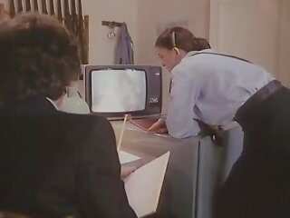 Burg tres speciales derdh femmes 1982 klasike: e pisët film 40