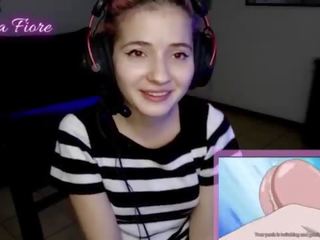 18yo youtuber mendapat keberahian memerhatikan hentai semasa yang aliran dan melancap - emma fiore