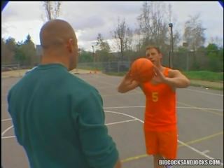 Krepšinis players šaudyti dalis hoops
