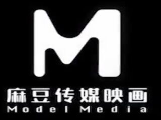 Av model mass-media asia- mea femeie sef este o laba cu piciorul medical persoană și eu într-adevăr ca ea !