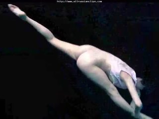 Pod vodo fleksibilnost gymnastic rusinje cumshots pogoltne