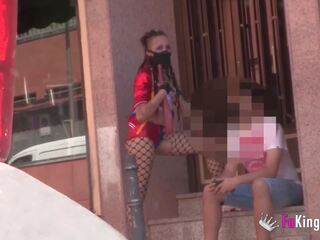 Szexuálisan felkeltette szivi teases társaik és szar azok kakasok -ban a utcán