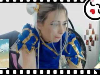 Chun Li cosplayer beguiling por la webcam parte1