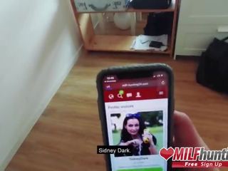 Milf jegær lar goth sidney mørk suge noen mann kjøtt! milfhunting24 porno videoer