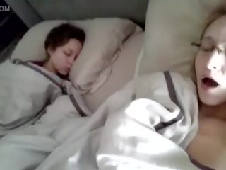Mempesona besar payudara remaja pacar perempuan risiko merancap berikutnya untuk tidur sis di kamera - fuckcam69.com